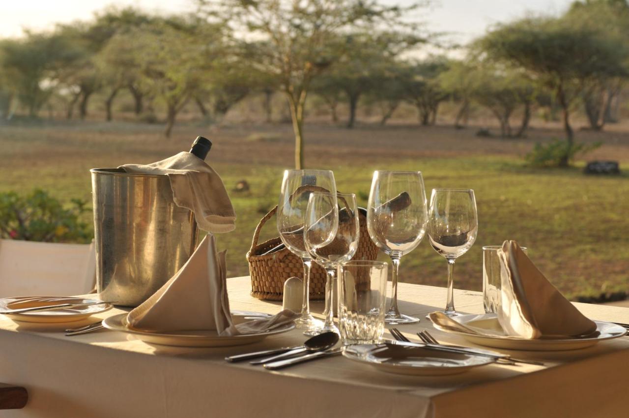 Severin Safari Camp Tsavo West Nationaal Park Buitenkant foto